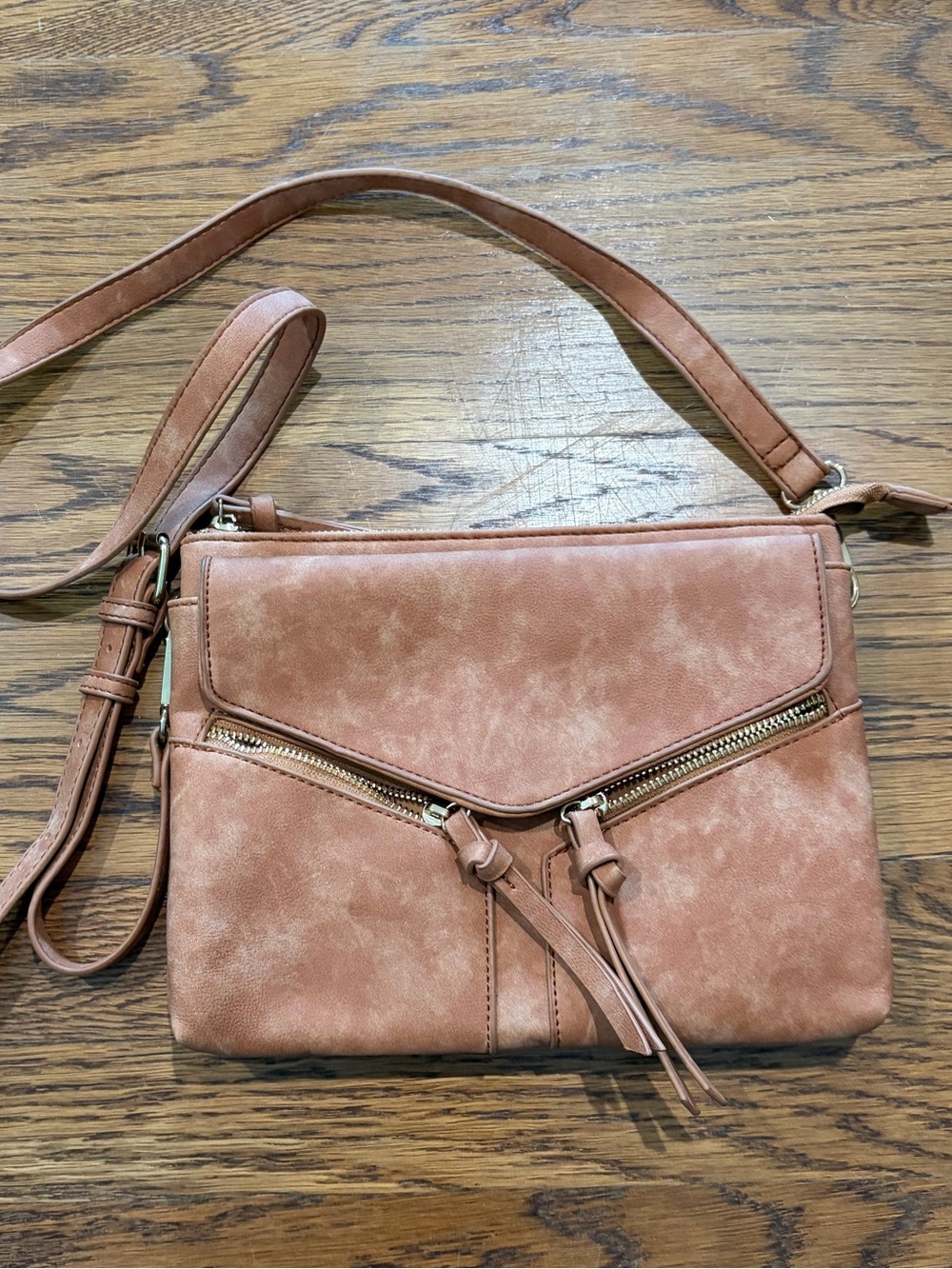 Free People Laurie Vegan Cognac Crossbody Bag Zip/Slit Pockets Adjustable Strap - Picture 2 of 10